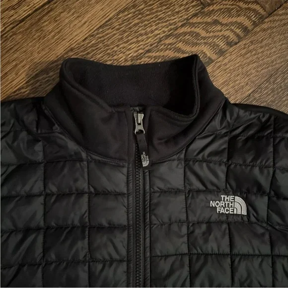 The North Face Boys Black Thermoball Hybrid Jacket Size XL/18-20 Style#CB01 Jackets & Coats
